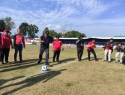 Resmi Dibuka, Sepak Bola Bupati Cup 2023 diawali dengan Tendangan Bola Pertama  Bupati Kukar