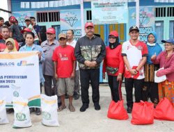 Kerahkan Ambulance dan Bantuan Beras 10kg, Bupati Kukar Disambut Hangat oleh Warga Loa Ipuh Darat