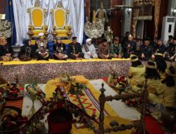 Perebahan Tiang Ayu Tanda Berakhirnya Erau Adat Pelas Benua 2023