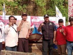 Bupati Kukar Serahkan Bantuan Bagi Kelompok Nelayan Loa Tebu dan Mangkurawang