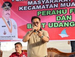 Wakil Bupati Kukar Serahkan Bantuan Bagi Para Nelayan Muara Badak