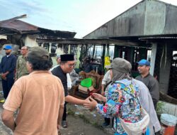 Rendi Solihin Ulurkan Belas Kasih Berupa BANTUAN kepada Warga Korban Kebakaran Di Pal 05 Tenggarong