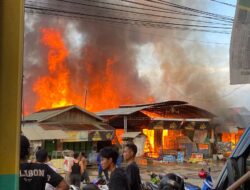 BREAKING NEWS: Si Jago Merah Lahap Pemukiman Padat Pal 5 Timbau
