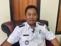 Camat Tenggarong, Bantu Kelurahan Maluhu Dalam Penyediaan Alat Kantor