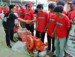 Wakil Bupati Kukar Serahkan Bantuan Alat Tangkap Perikanan Kepada Nelayan Muara Badak Dan Anggana