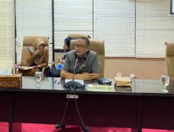 Banyak Masyarakat Parkir Diatas Trotar Ahmad Yani, Dewan Minta Dishub Tindak Tegas
