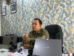Lurah Melayu Soroti Mobil Parkir di Badan Jalan